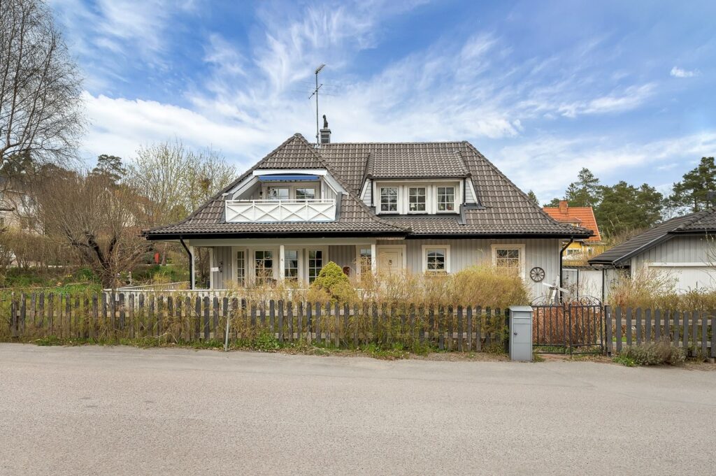 8. Byte av Ytterpanel Sommarstuga Haninge Martensberg